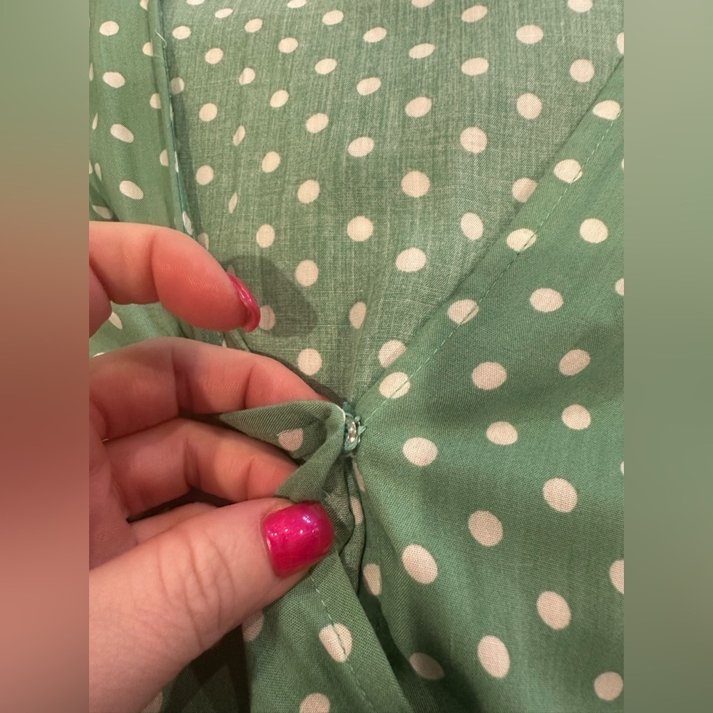 Green & White Flowing Polka Dot Wrap Dress Size Small Snap Top - Picture 5 of 9